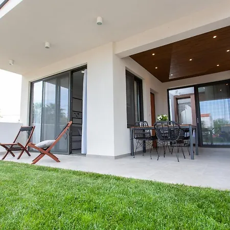 Aella Apartament *