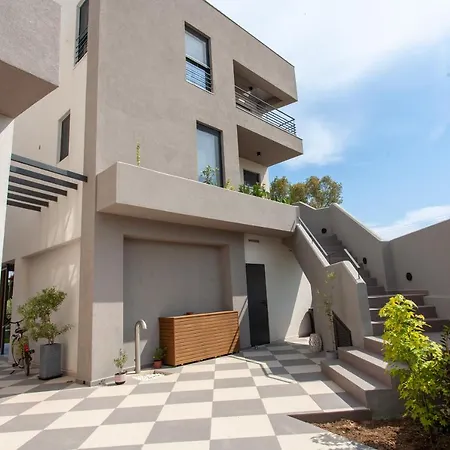 아파트 Aella 니키티